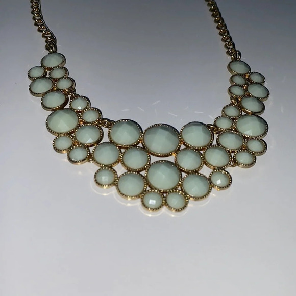 Aldo Seafoam and‎ Gold Statement Necklace Green Gemstone Wedding - Picture 3 of 7